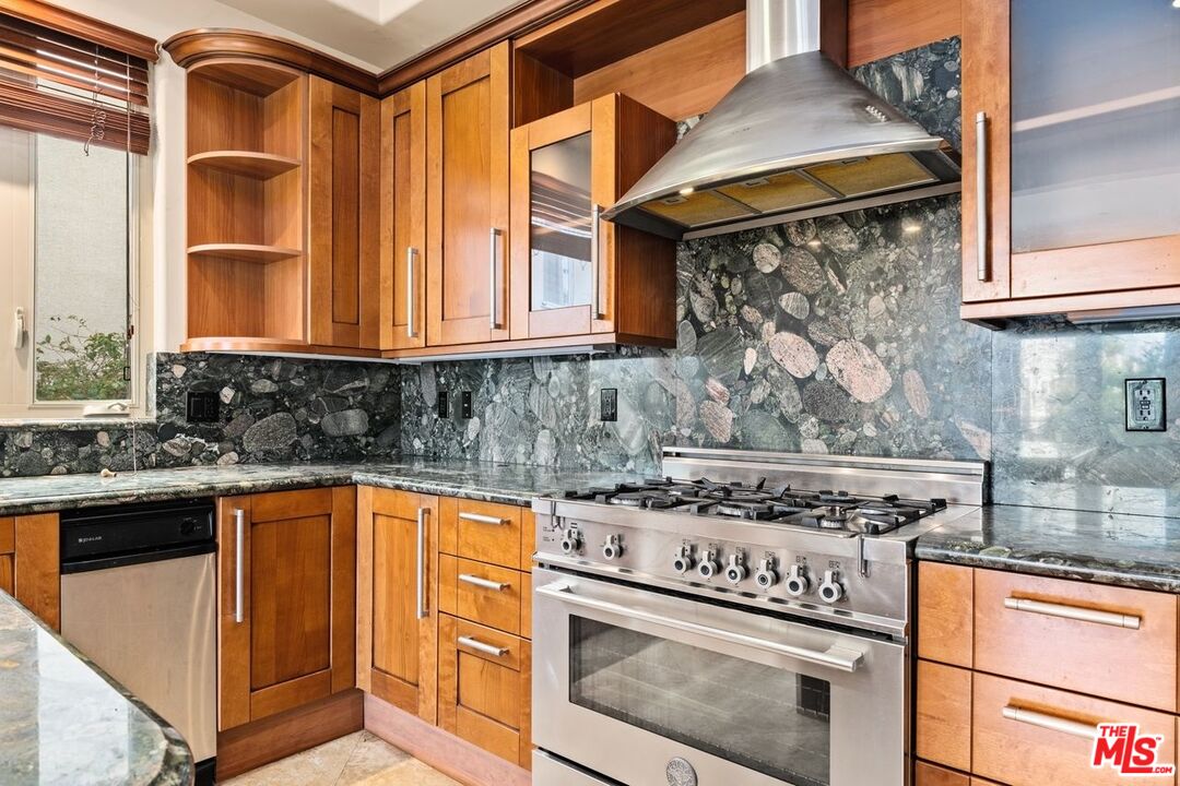 1940 MANNING AVE Unit: 101