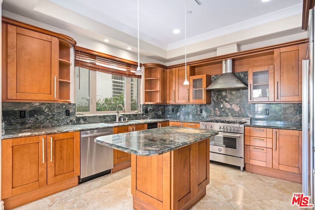 1940 MANNING AVE Unit: 101