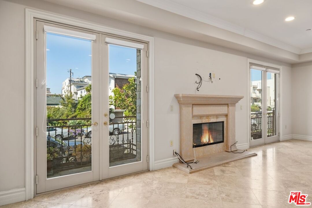 1940 MANNING AVE Unit: 101