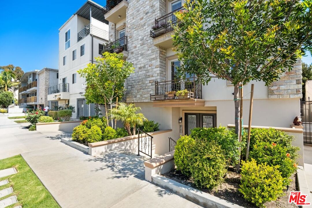 1940 MANNING AVE Unit: 101