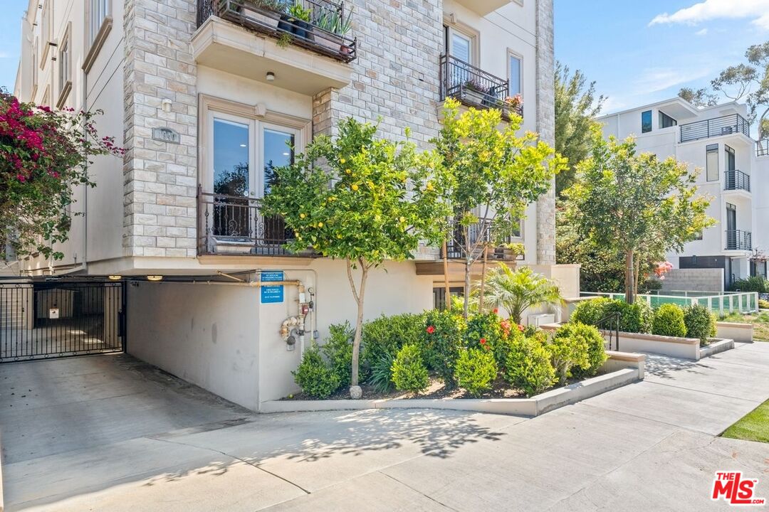 1940 MANNING AVE Unit: 101