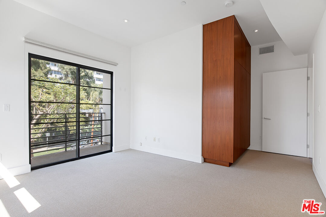 8788 Shoreham DR Unit: 30
