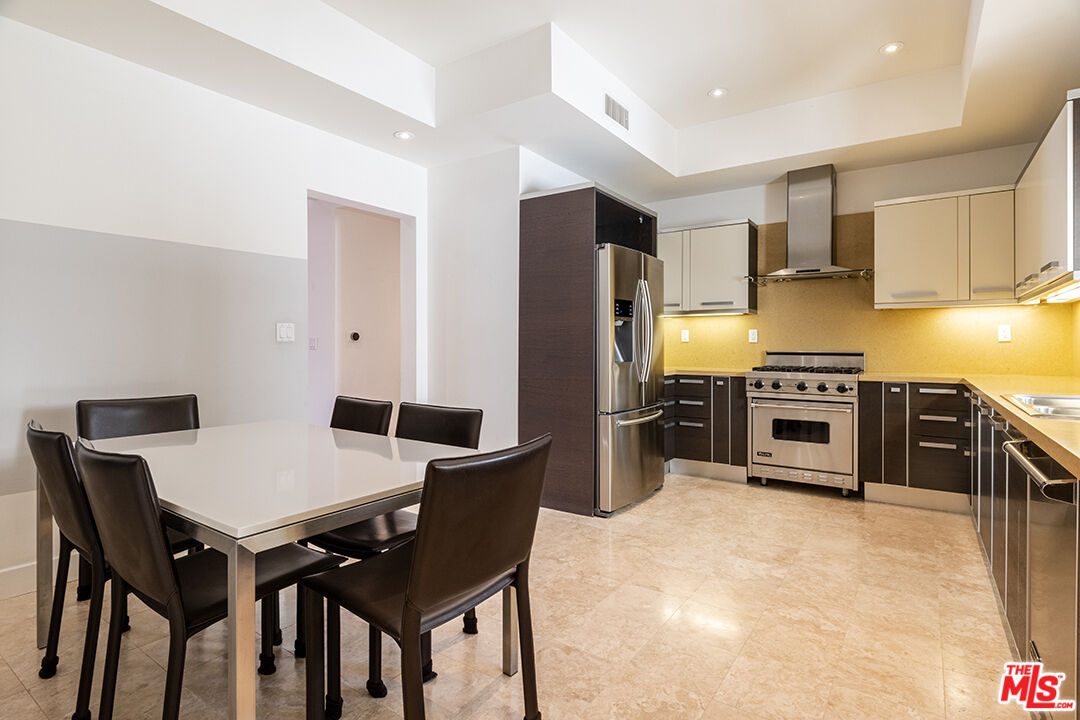 8788 Shoreham DR Unit: 30