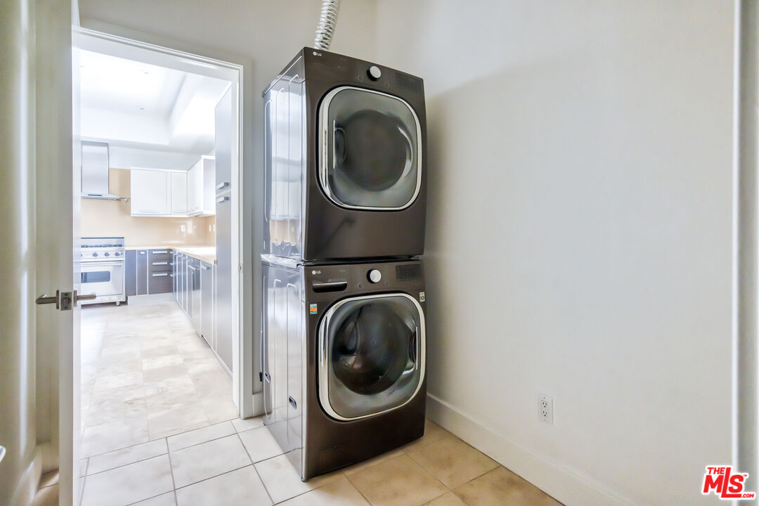 8788 Shoreham DR Unit: 30