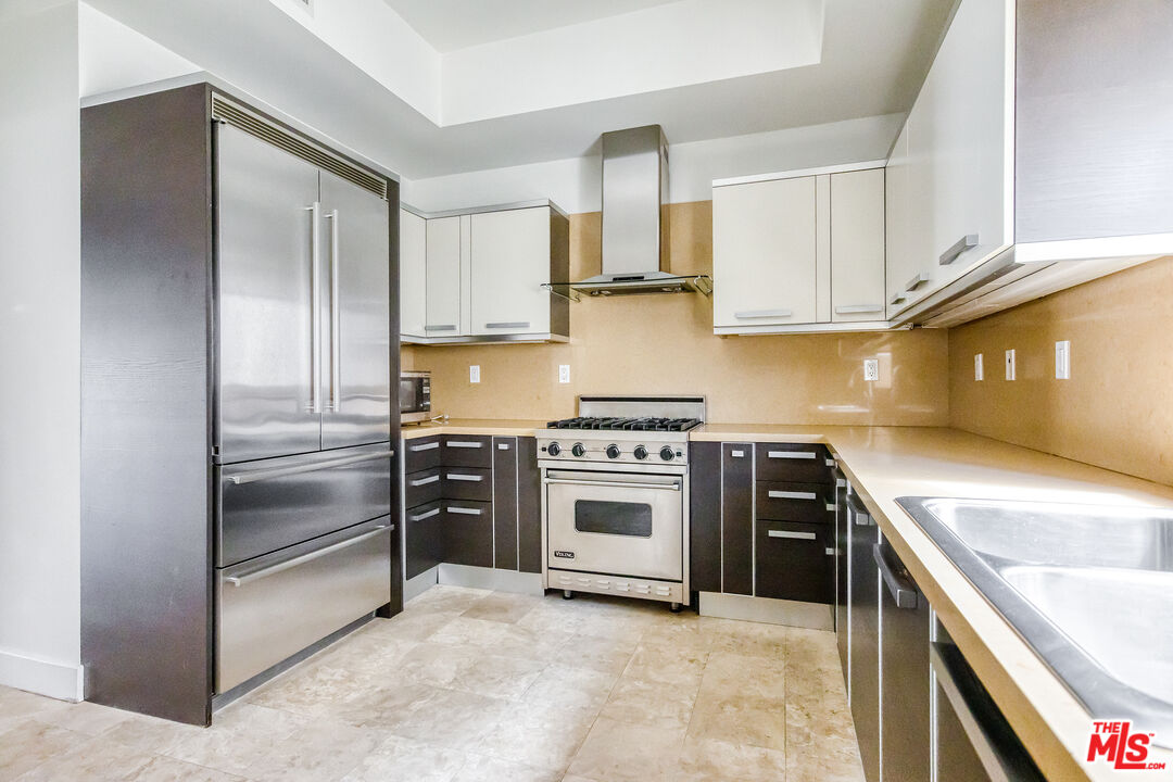 8788 Shoreham DR Unit: 30