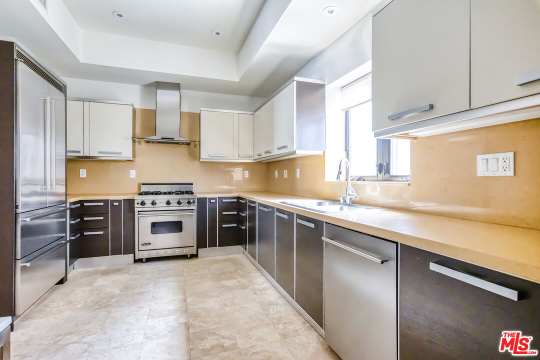 8788 Shoreham DR Unit: 30