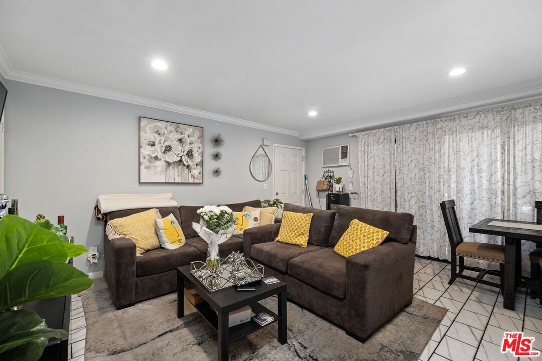 8746 Tobias Ave Unit: 1