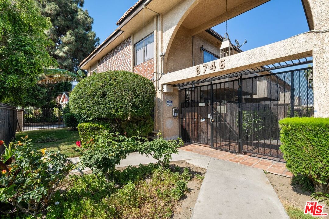 8746 Tobias Ave Unit: 1