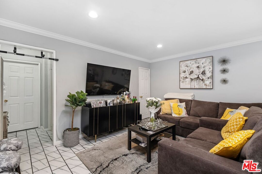 8746 Tobias Ave Unit: 1