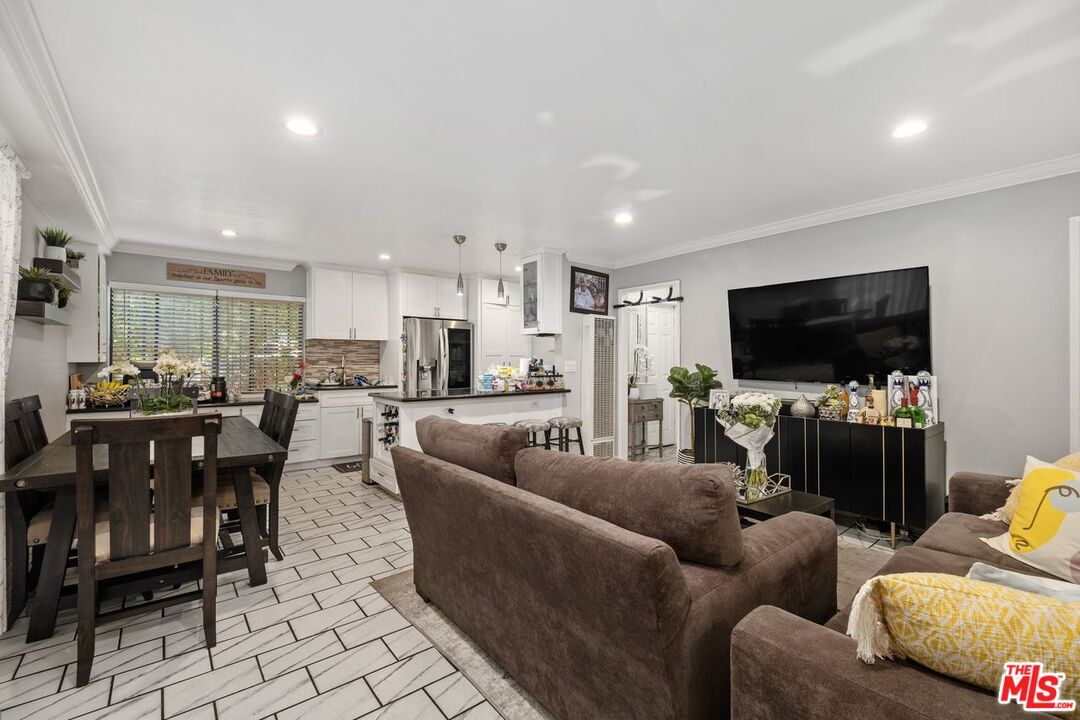 8746 Tobias Ave Unit: 1