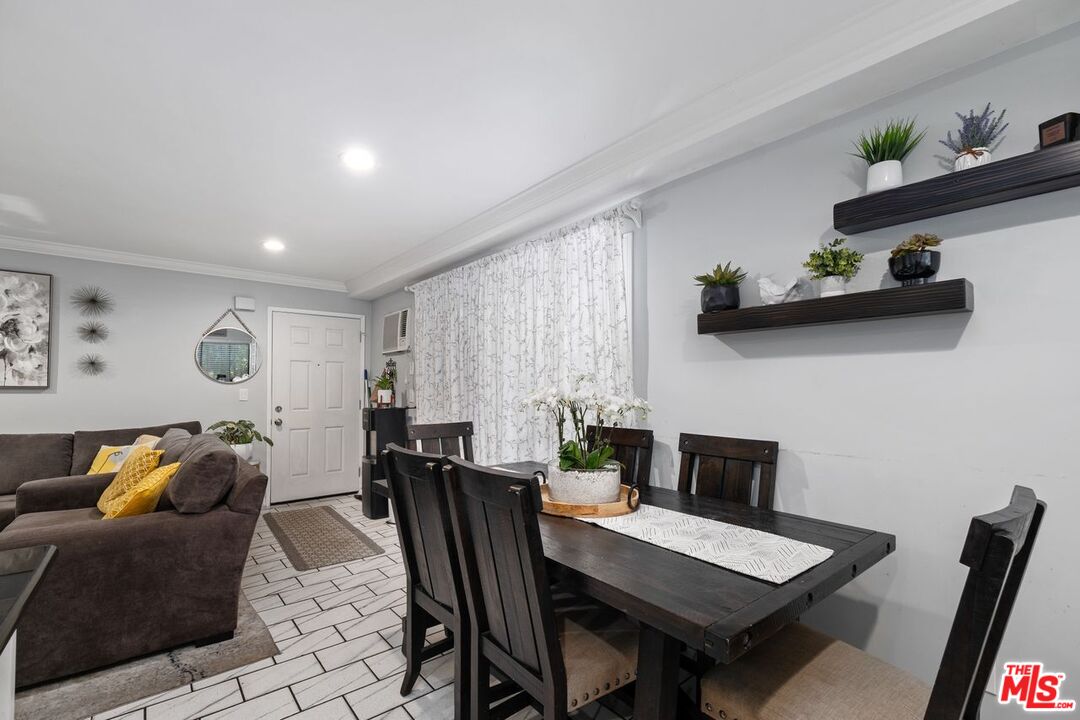 8746 Tobias Ave Unit: 1