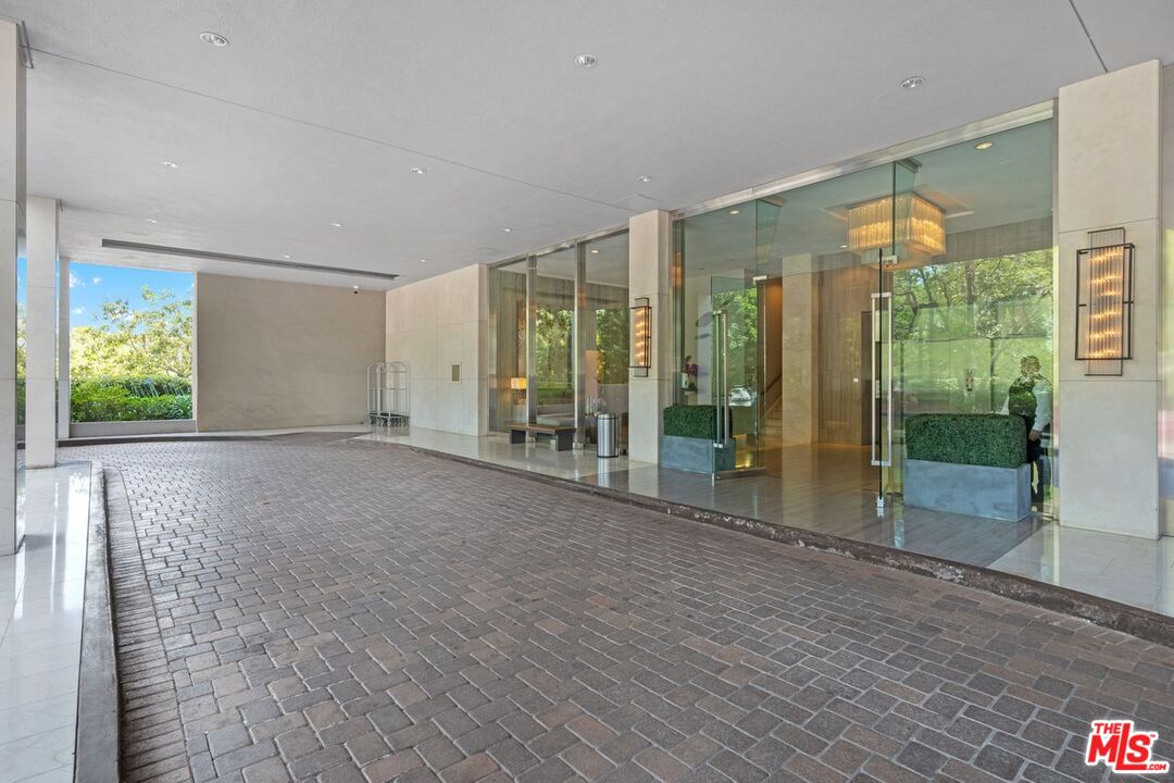 875 Comstock Ave Unit: 14A