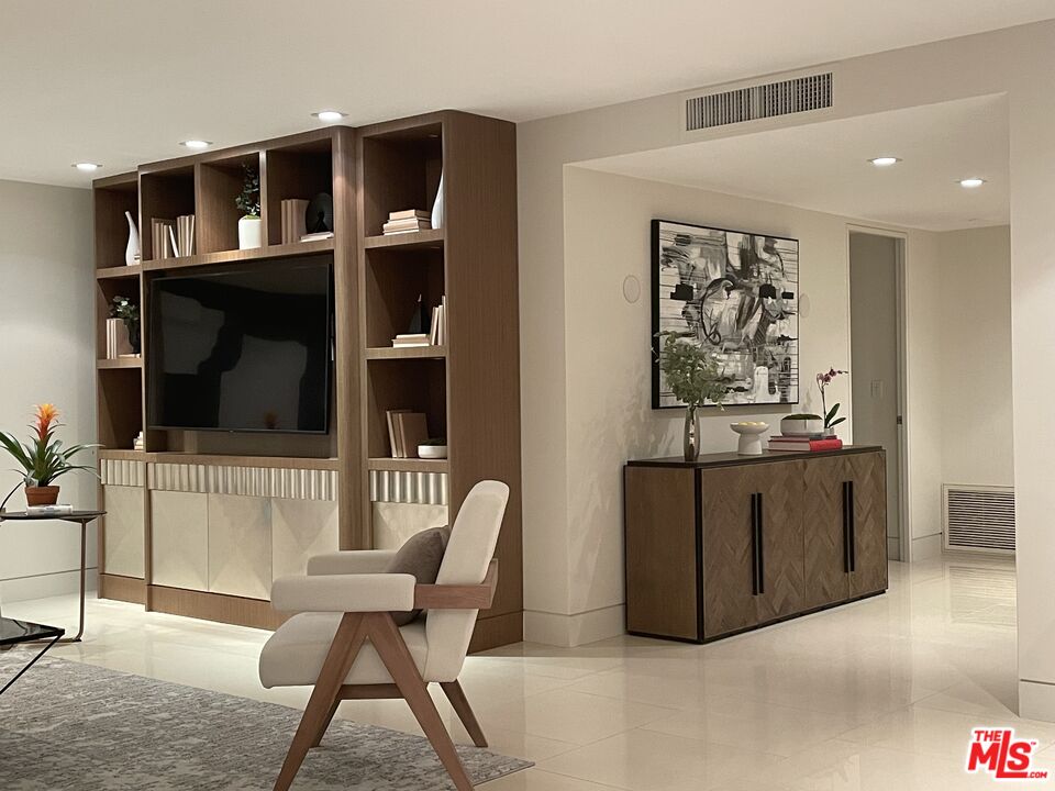 875 Comstock Ave Unit: 14A