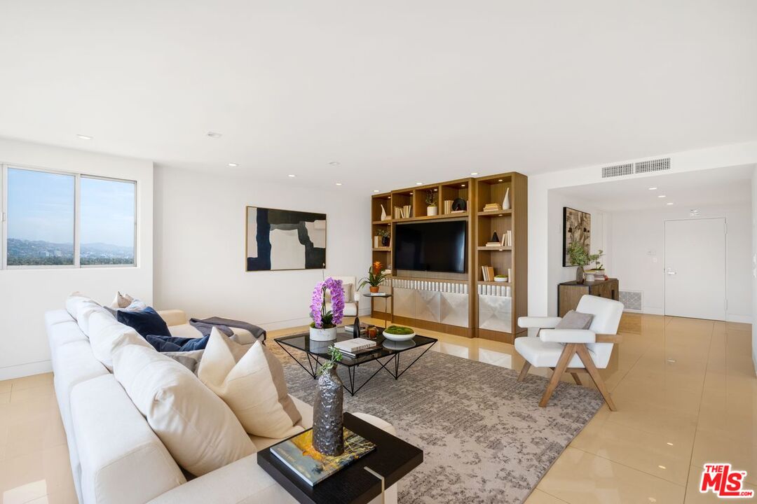 875 Comstock Ave Unit: 14A