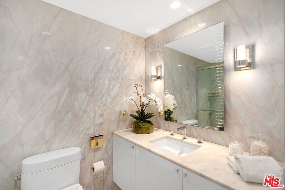 875 Comstock Ave Unit: 14A