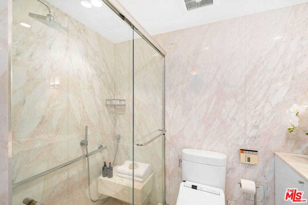 875 Comstock Ave Unit: 14A