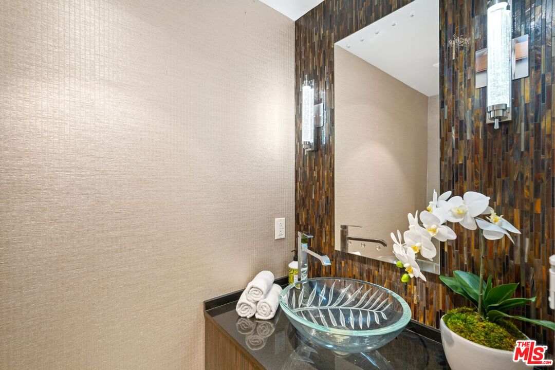 875 Comstock Ave Unit: 14A