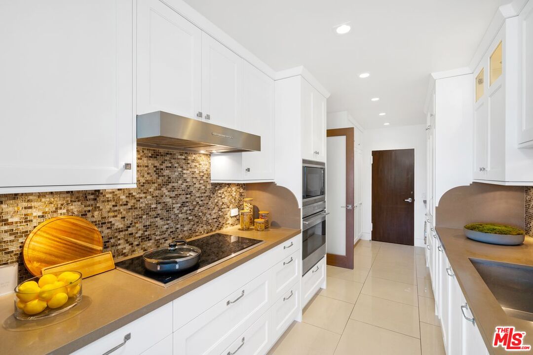 875 Comstock Ave Unit: 14A