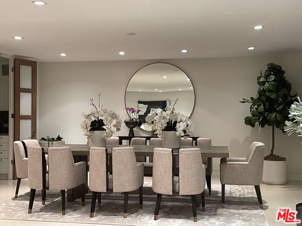 875 Comstock Ave Unit: 14A