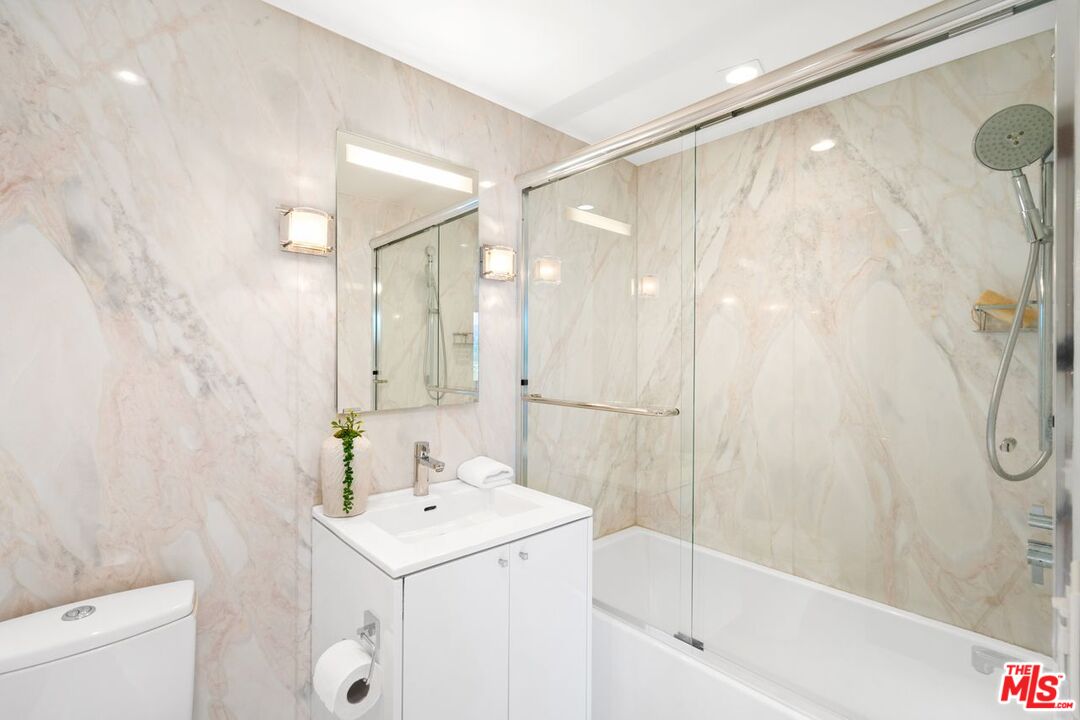 875 Comstock Ave Unit: 14A