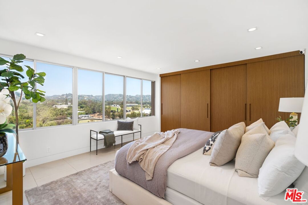 875 Comstock Ave Unit: 14A