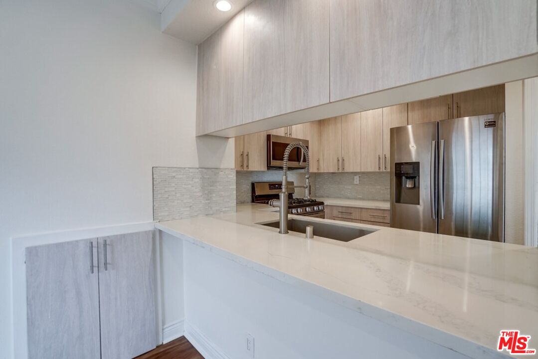 1034 S Shenandoah St Unit: 4