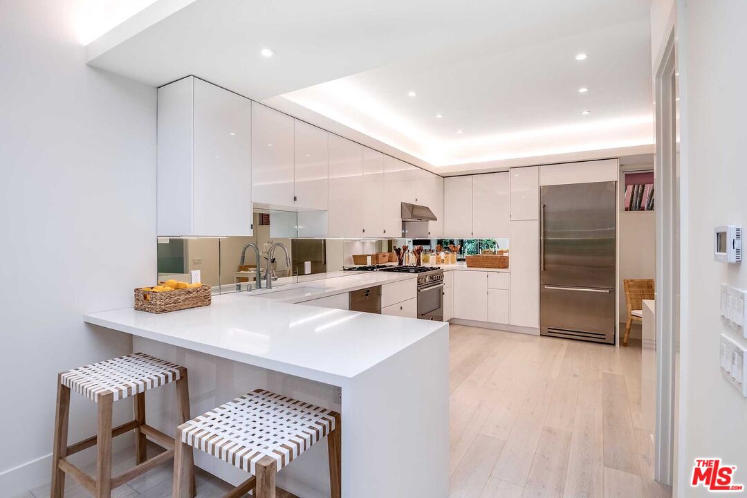 2369 S Beverly Glen Blvd Unit: 206