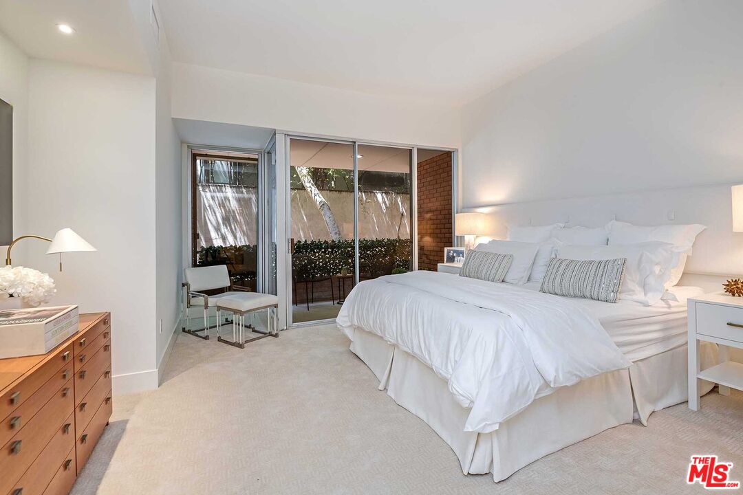 2369 S Beverly Glen Blvd Unit: 206