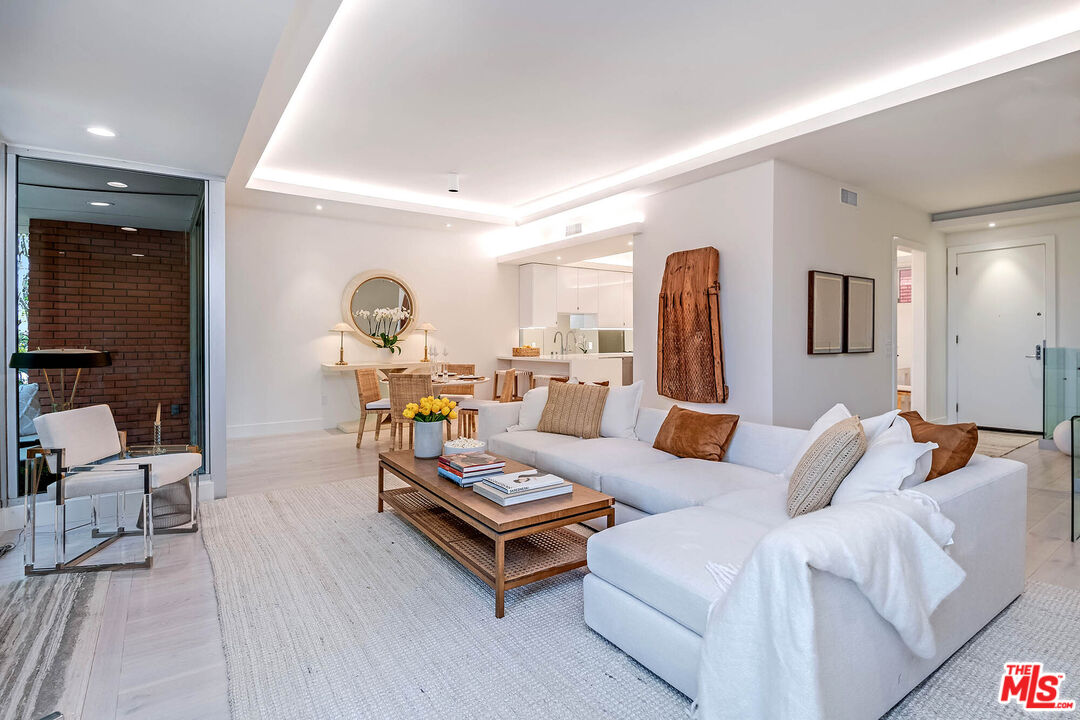 2369 S Beverly Glen Blvd Unit: 206