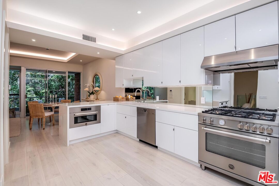 2369 S Beverly Glen Blvd Unit: 206