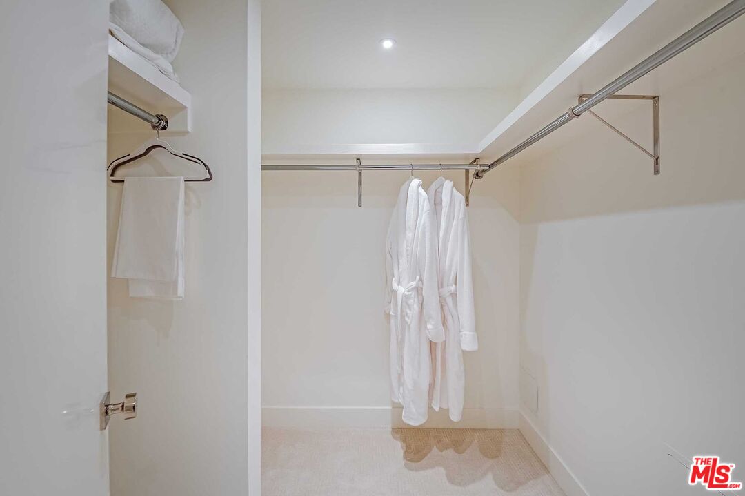 2369 S Beverly Glen Blvd Unit: 206