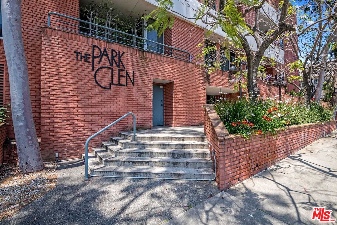 2369 S Beverly Glen Blvd Unit: 206
