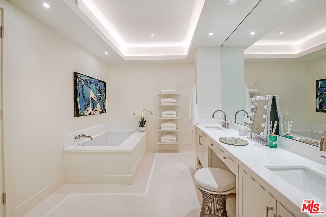 2369 S Beverly Glen Blvd Unit: 206