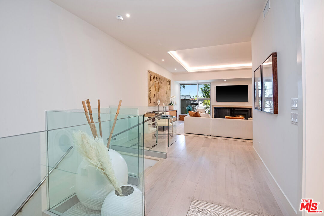 2369 S Beverly Glen Blvd Unit: 206