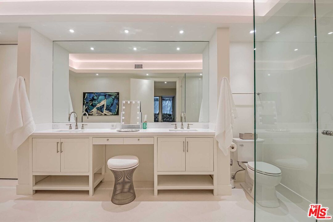 2369 S Beverly Glen Blvd Unit: 206