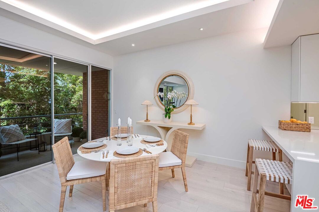 2369 S Beverly Glen Blvd Unit: 206