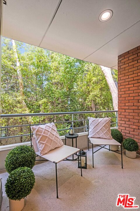 2369 S Beverly Glen Blvd Unit: 206