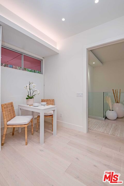 2369 S Beverly Glen Blvd Unit: 206