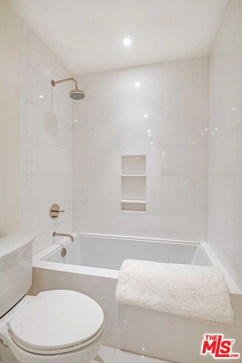 2369 S Beverly Glen Blvd Unit: 206