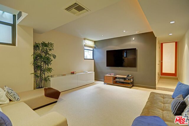 115 Ocean Front Walk