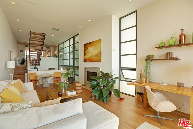 115 Ocean Front Walk