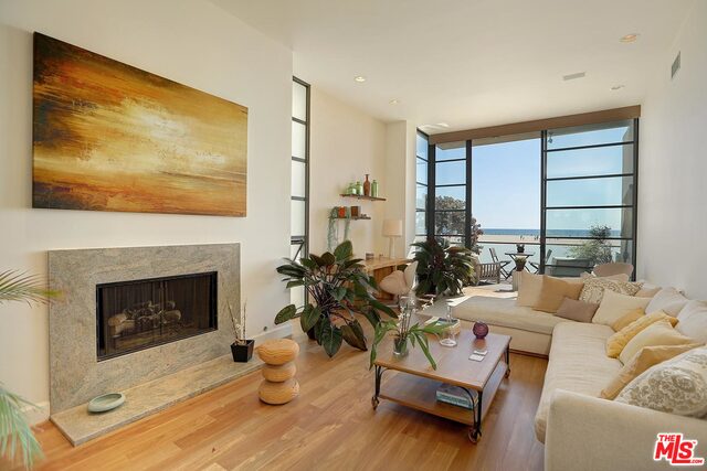 115 Ocean Front Walk