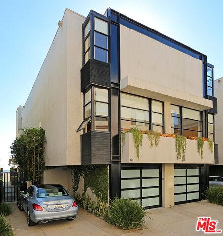 115 Ocean Front Walk