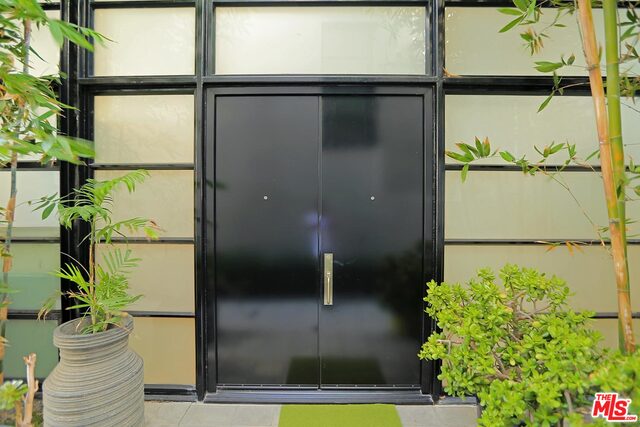 115 Ocean Front Walk