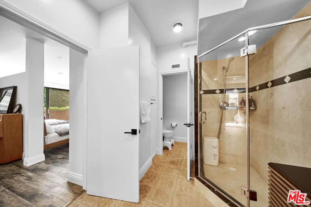 125 N Gale Dr Unit: 101