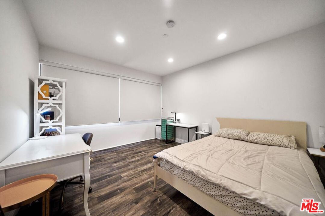 125 N Gale Dr Unit: 101