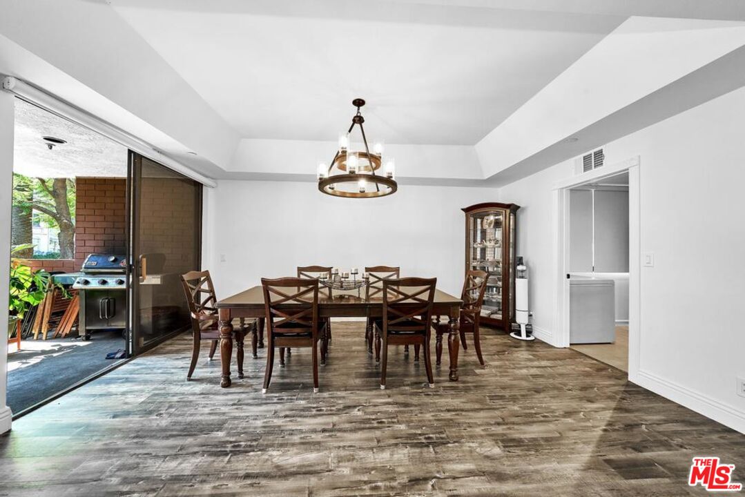 125 N Gale Dr Unit: 101