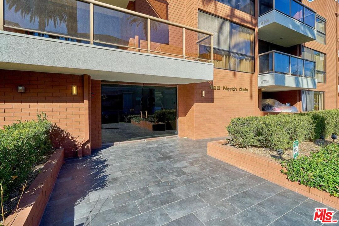 125 N Gale Dr Unit: 101