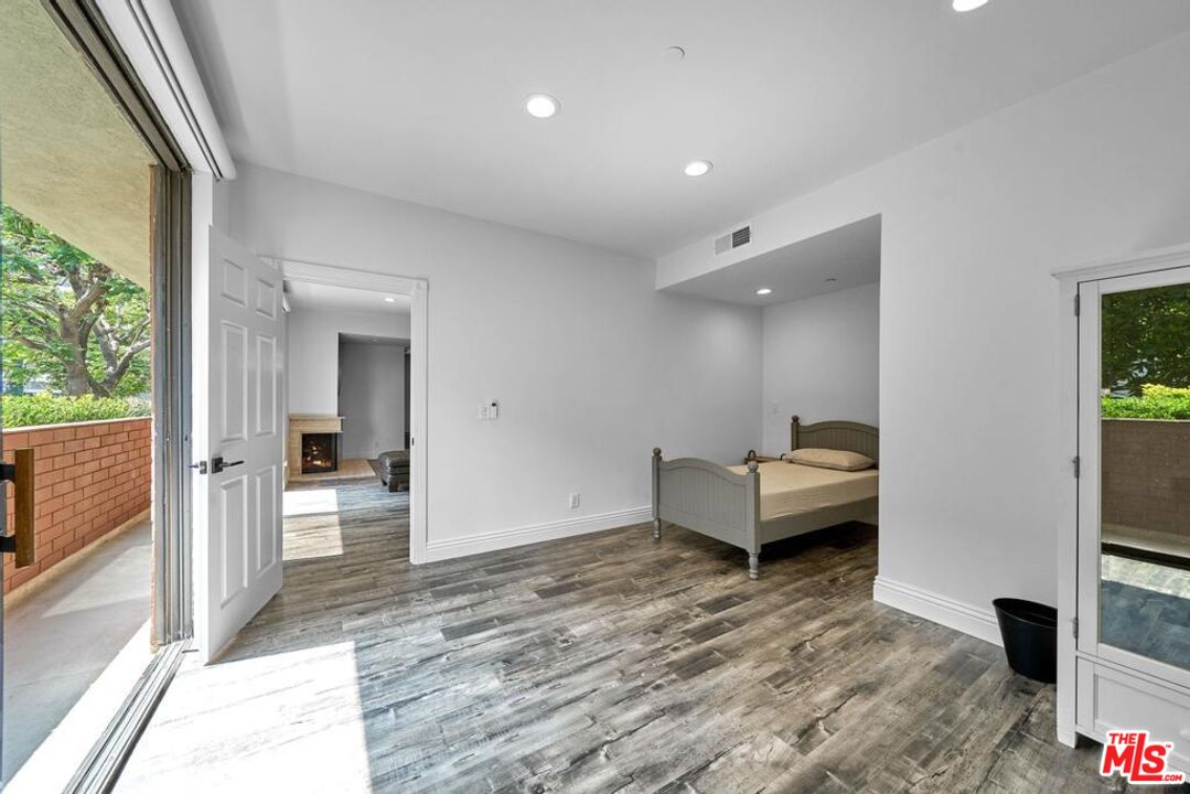 125 N Gale Dr Unit: 101