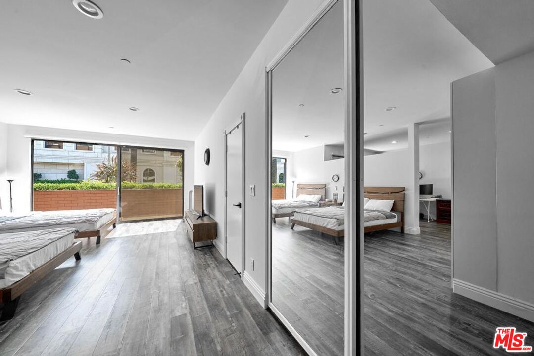 125 N Gale Dr Unit: 101